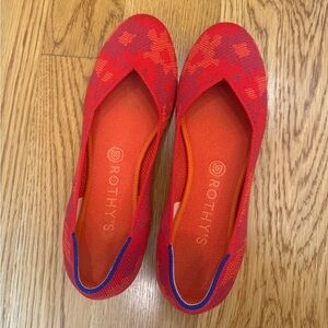 Rothy’s red botanical camo, flats, size 9.